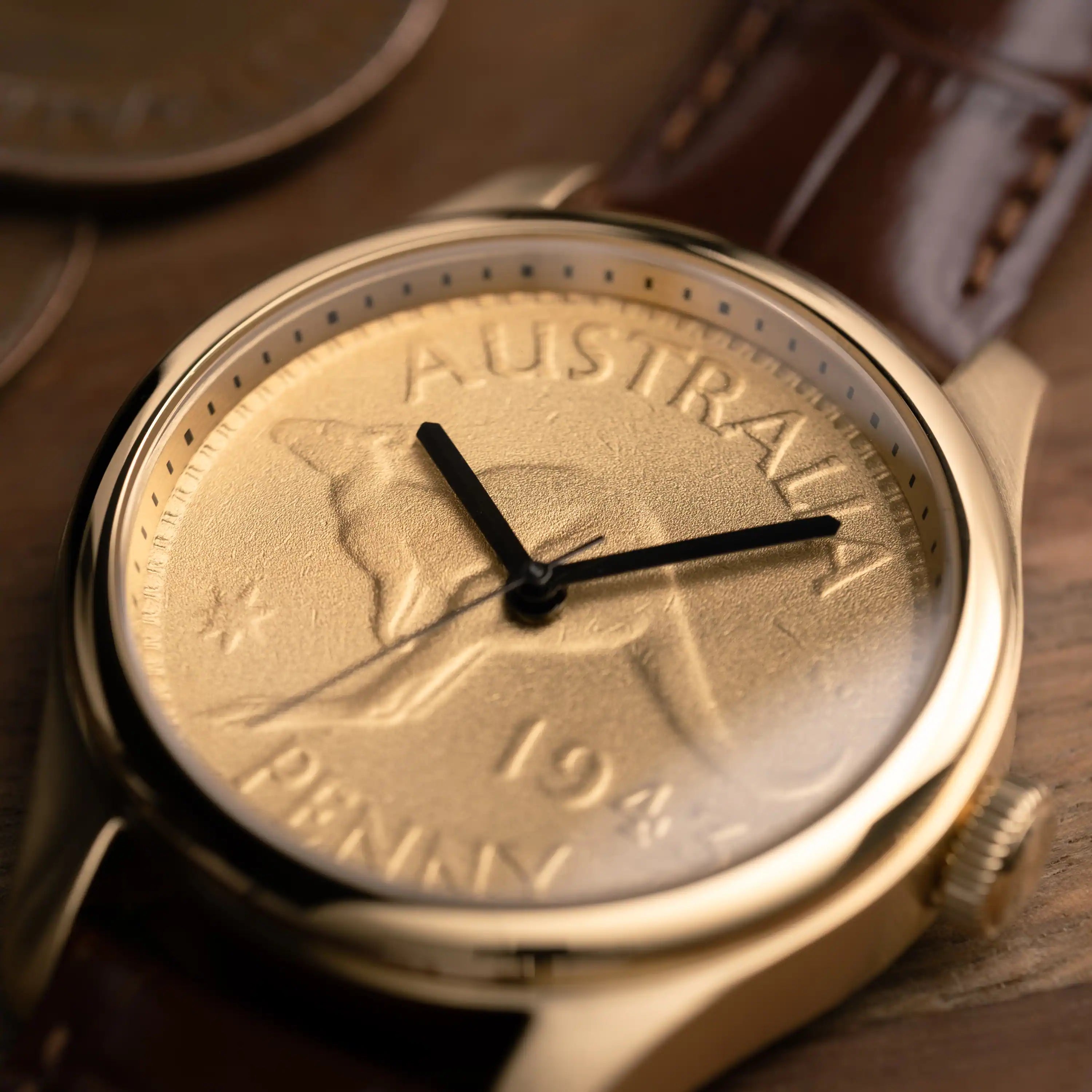 Gold case, Kangaroo Penny Dial
