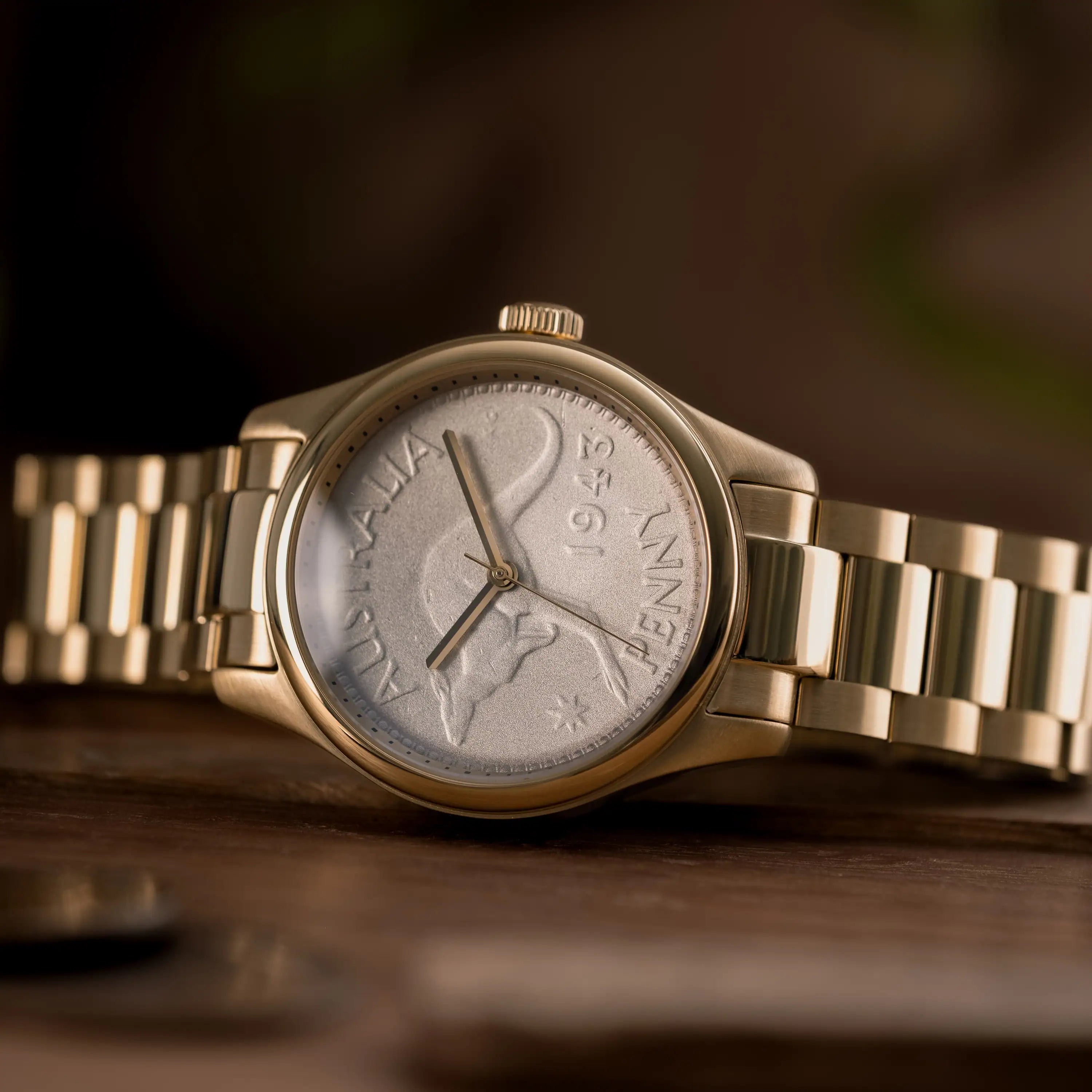 Gold case, Kangaroo Penny Dial